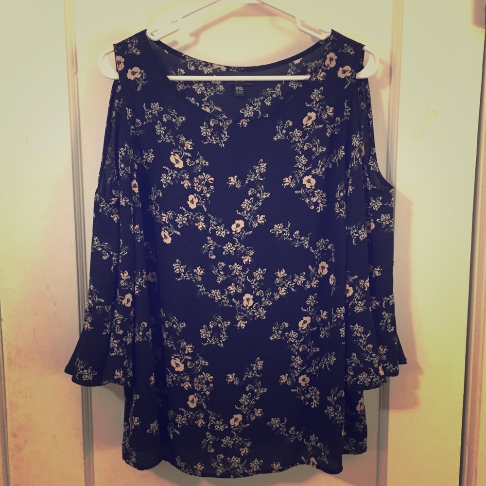 NEVER WORN Floral Top With Shoulder Cut-Outs